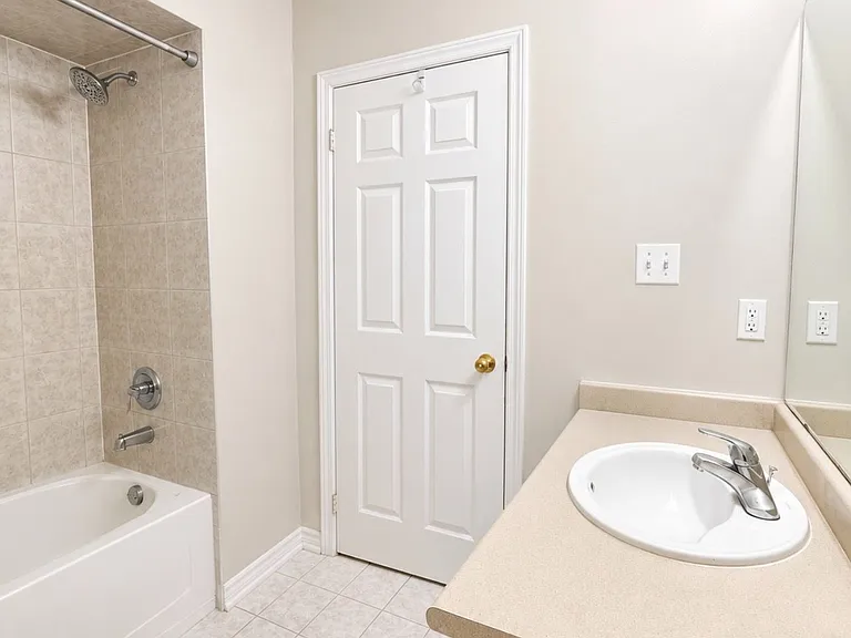 9421 Jane St #223 — Photo 12