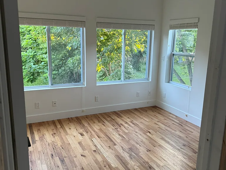 2223 Howell St — Photo 6