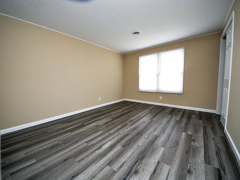 307 Granada Dr — Photo 11