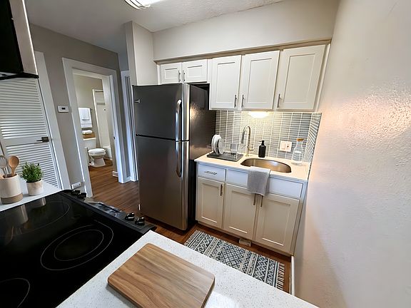 5th image of 600 E 53rd 1/2 St #217