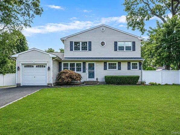 86 Creighton Avenue, Ronkonkoma, NY 11779