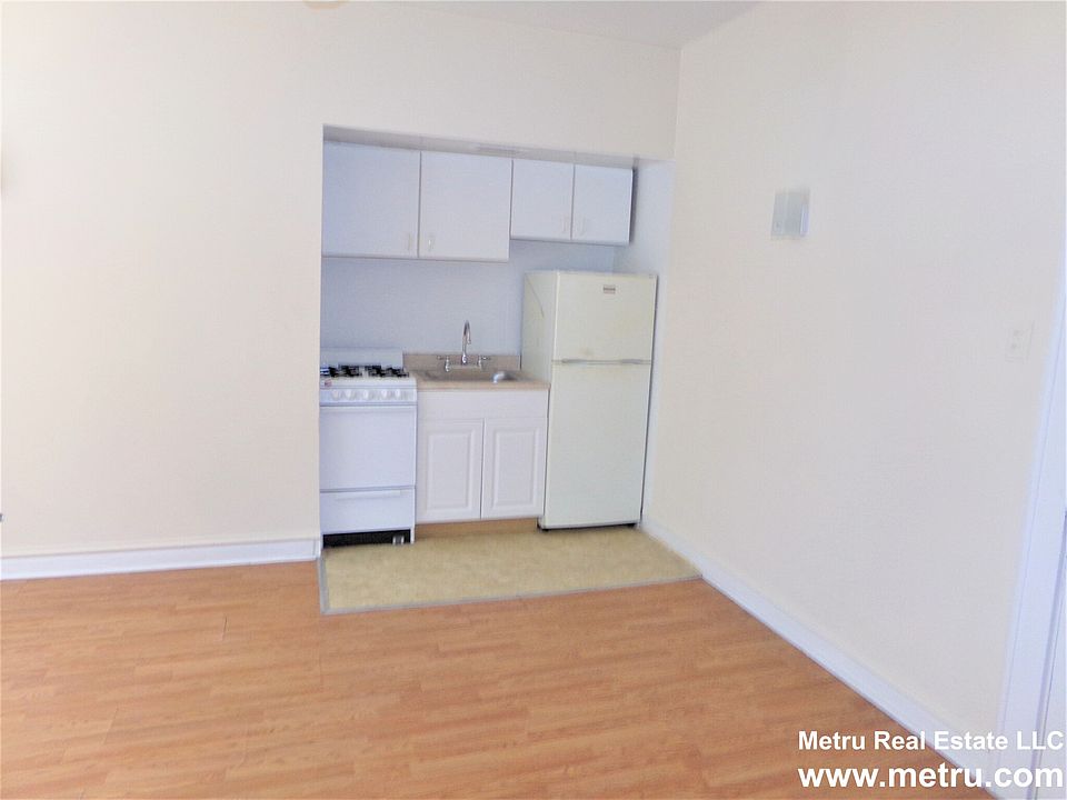 2nd image of 6916 N Lakewood Ave APT 209
