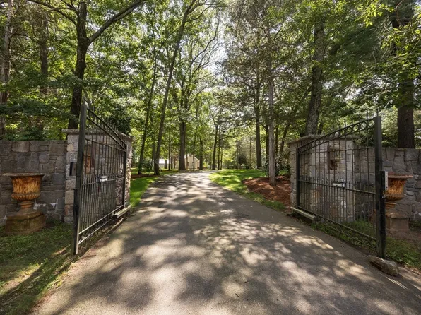 55 Parkwood Dr, Milton, MA 02186