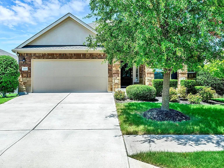 1005 Fountain Grass Way — Photo 1