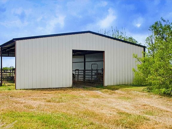 3rd image of 891 Jackson Rd