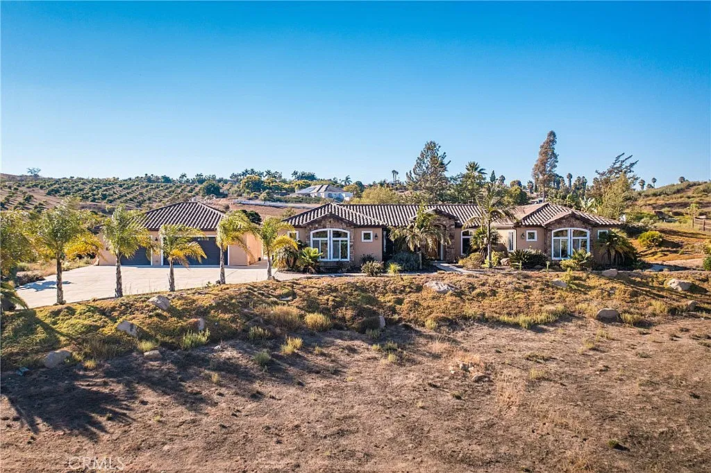 5 bed, 4007 sqft, $10,000 — Photo 2