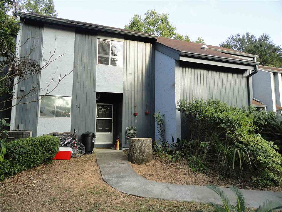 1st image of 2949 Shamrock St N APT 32