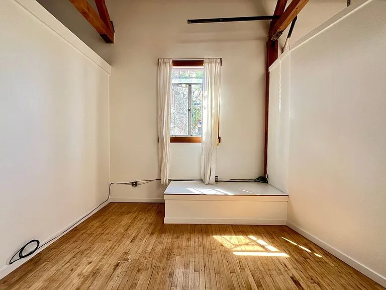 1148 E 18th St #2 — Photo 11