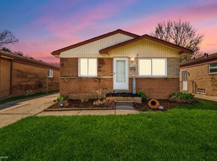 19430 Heckman St, Clinton Township, MI 48035