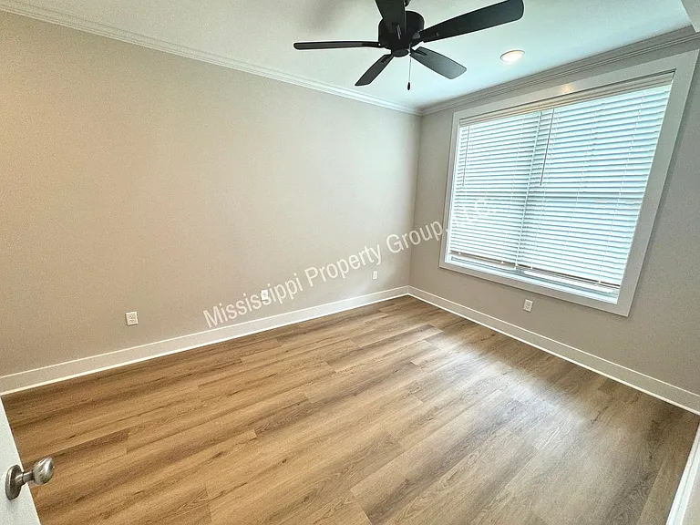 Savannah Flats — Photo 14