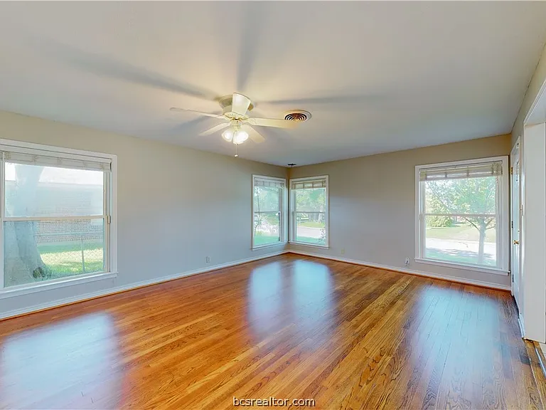 2104 Elmwood Dr — Photo 13