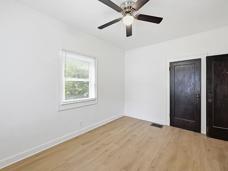 833 N Riley Ave — Photo 15