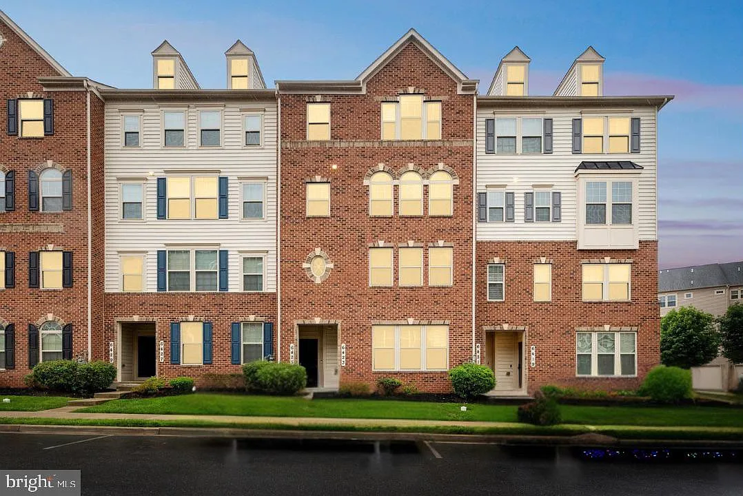 3 bed, 2.5 bath, 2630 sqft, $2,900 — Photo 1