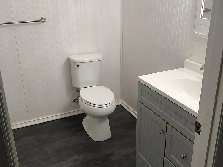Brand new vanity/sink/mirror and lighting