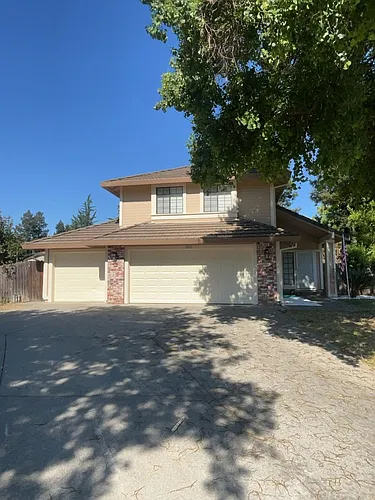 300 Grove Ct Photo 1