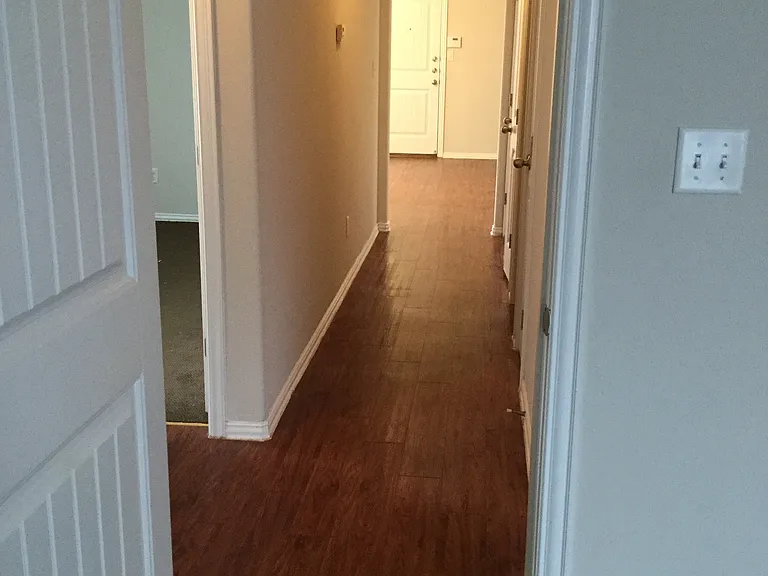 943 Sylvia St — Photo 4
