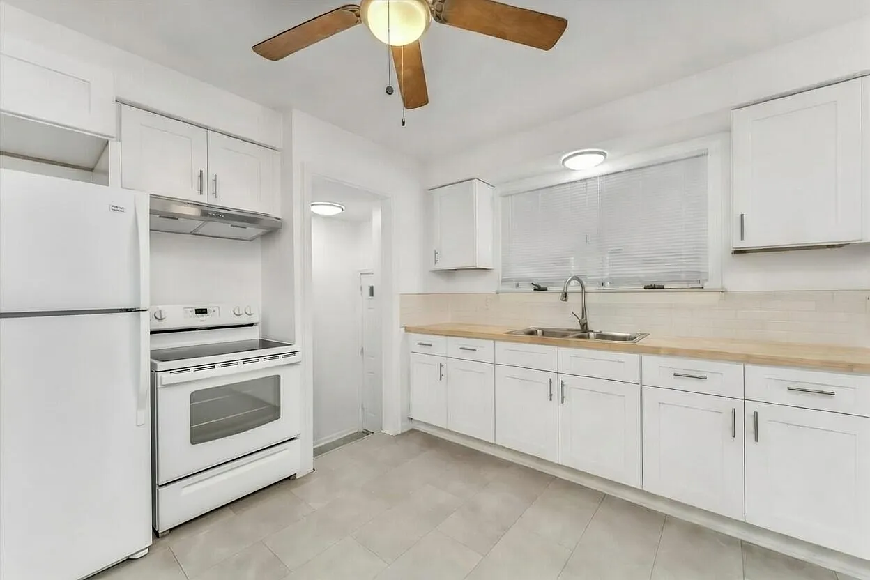 13888 Carlisle St — Photo 2