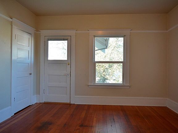 2nd image of 3956 N Albina Ave