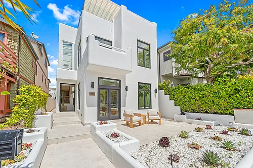541 4th St Photo 1