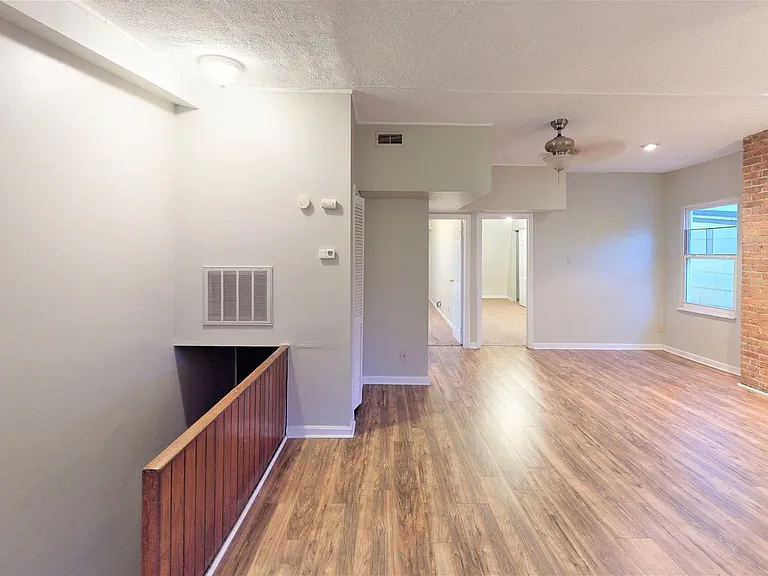 2667 Bellevue Ave #3 — Photo 3