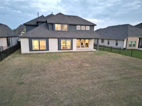 386 Paddle Boat Dr, Granbury, TX 76049