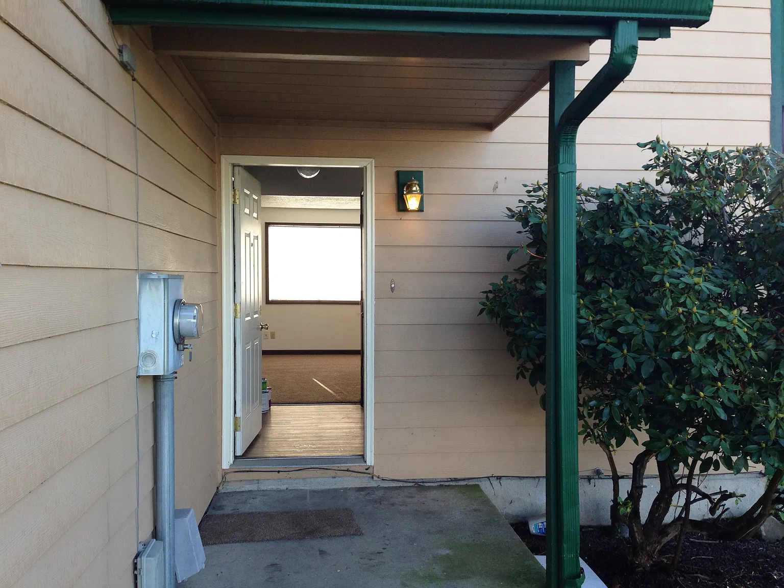 3 bed, 1.5 bath, 1225 sqft, $1,595 — Photo 2