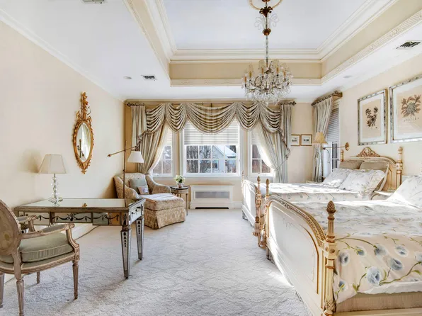 933 East 22nd Street image 12 of 22