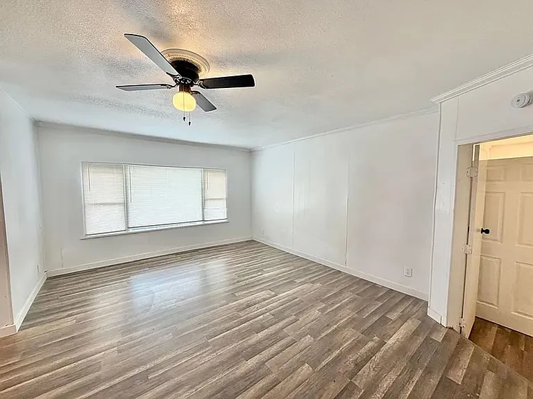 400 Santa Fe Dr #12 — Photo 3