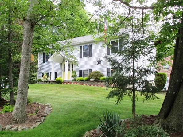 14 Rippling Brook Dr, Highland Lakes, NJ 07422