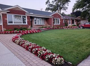 18056 Holland Ave, Eastpointe, MI