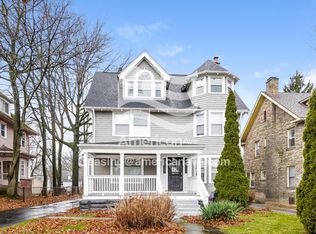 1660 Lee Rd, Cleveland Heights, OH 44118