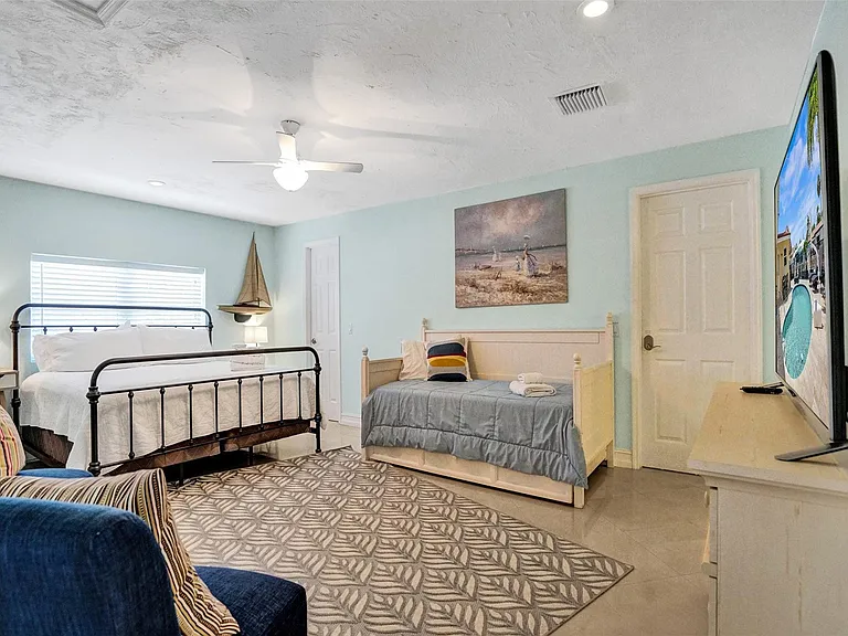 2051 Coral Reef Dr — Photo 36