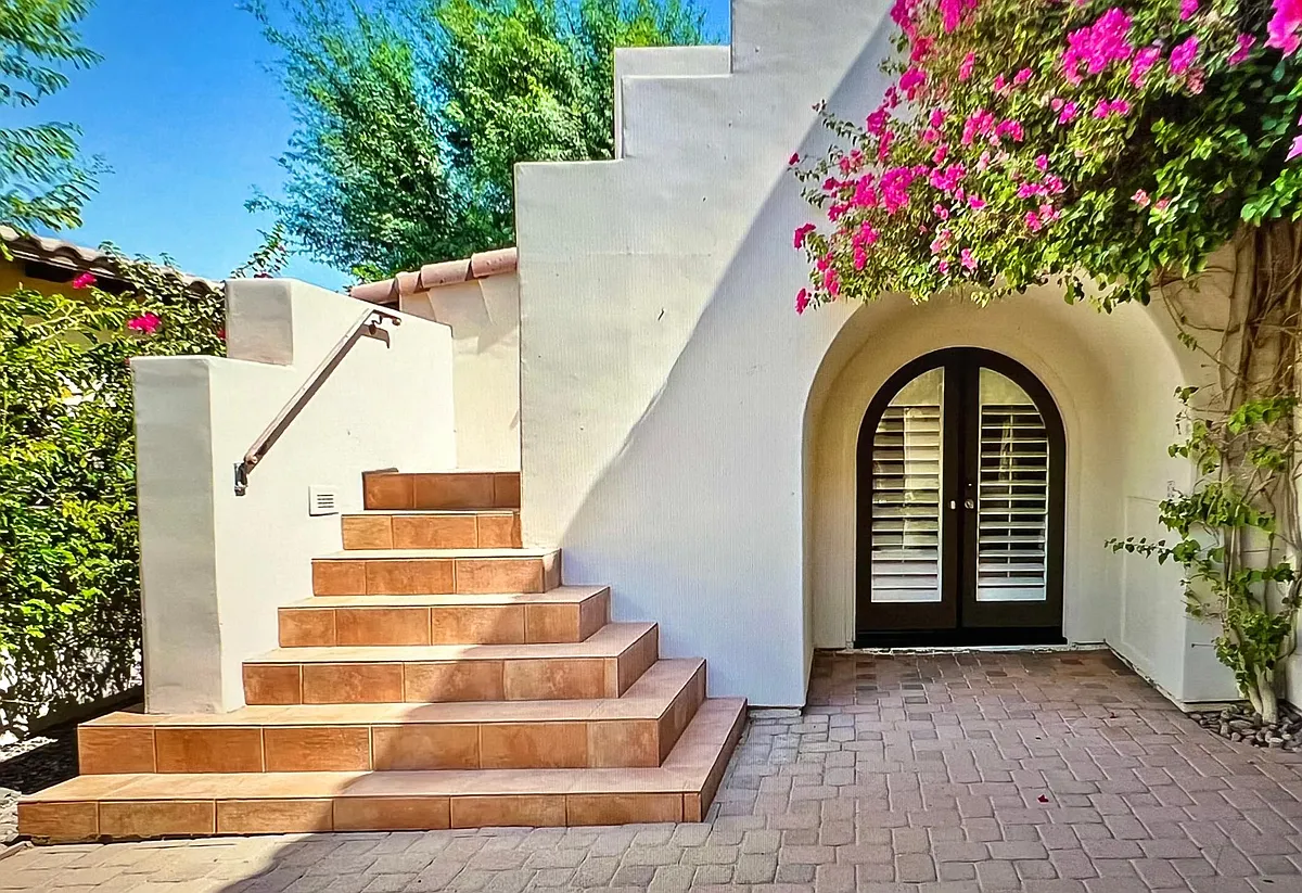 Front courtyard - 80689 Via Glorieta
