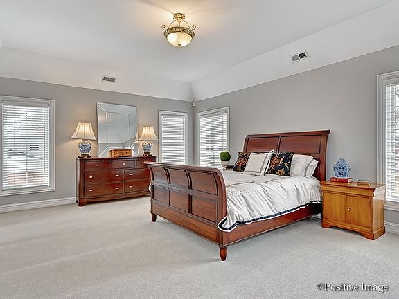 3rd image of 4144 Linden Ave