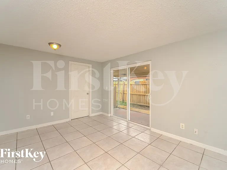 8509 Olympic Ct — Photo 5