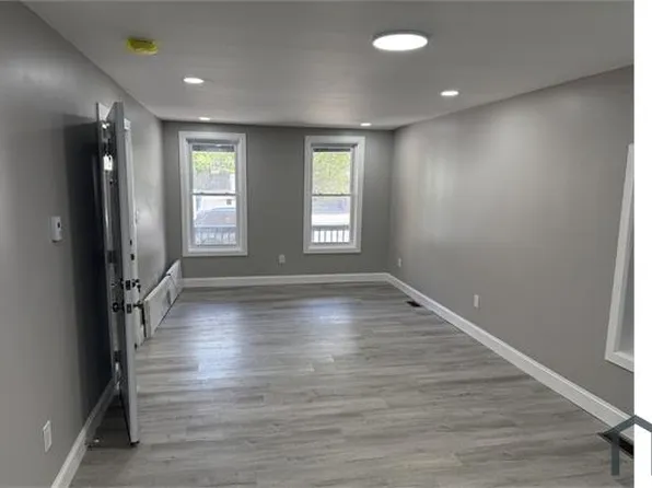 747 River St #1, Troy, NY 12180