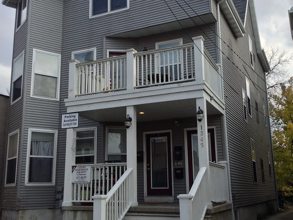 1345 Williamson St Exterior