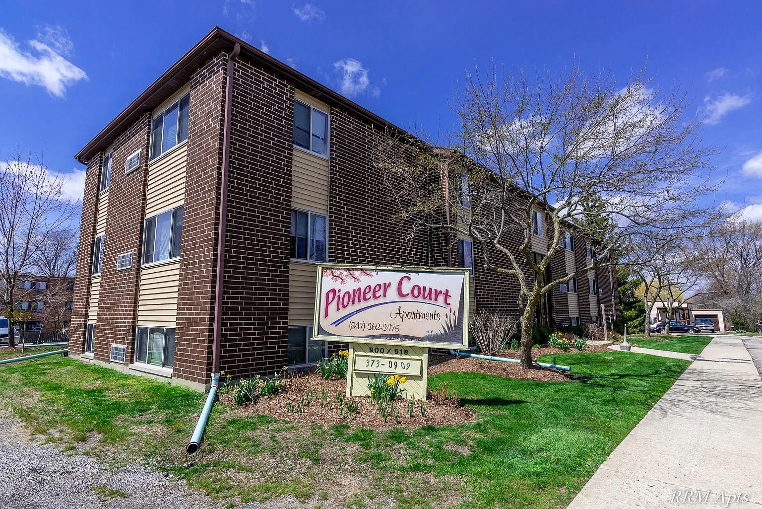 Pioneer Court Apartments — Photo 1