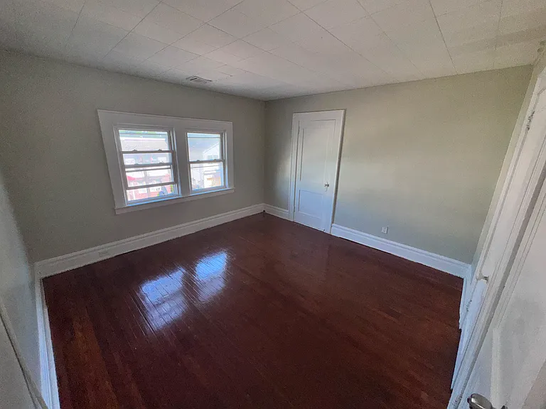 963 Grove St #3F — Photo 2