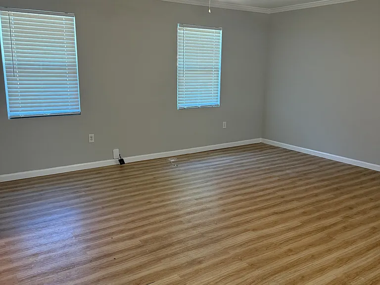 700 Mayflower Ave — Photo 3