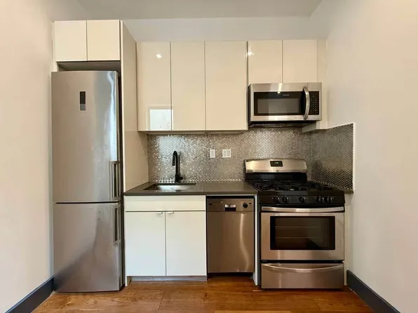 481 Chauncey Street image 7 of 17