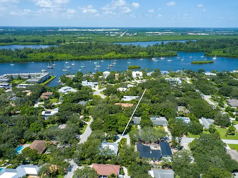 3902 Sabal Palm Dr — Photo 32