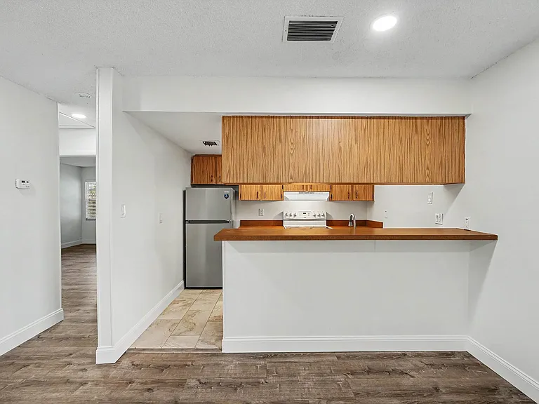9208 N Connechusett Rd #C — Photo 10