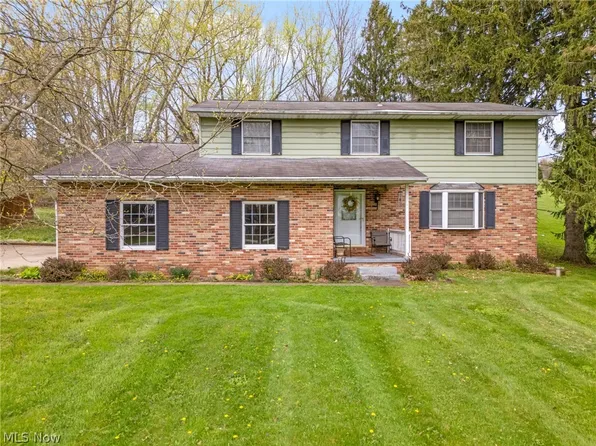 4450 Cottage Grove Rd, Uniontown, OH 44685