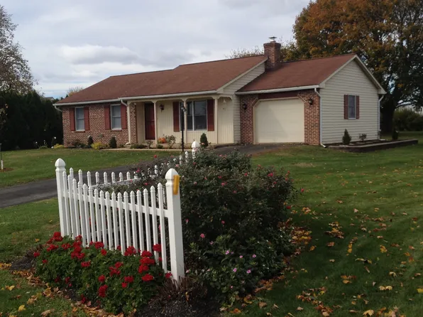 6 Barr Ave, Gordonville, PA 17529
