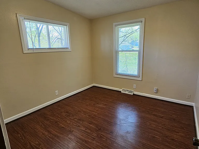 3147 Cleveland Ave — Photo 47