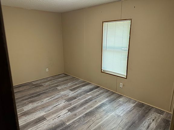 3rd image of 714 Downs Ln