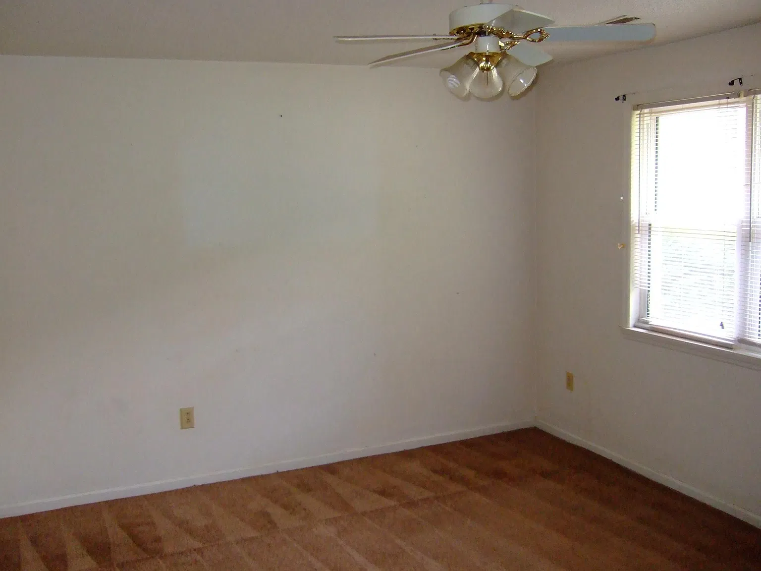 3 bed, 1.5 bath, 1400 sqft, $1,700 — Photo 3