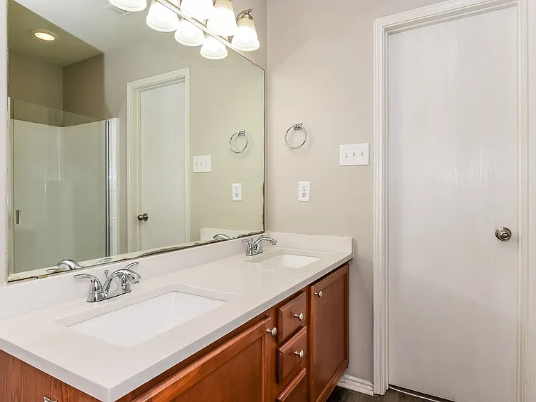 1328 Riviera Dr — Photo 14