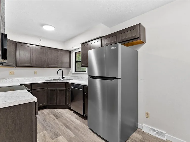 1102 Apache Dr — Photo 7